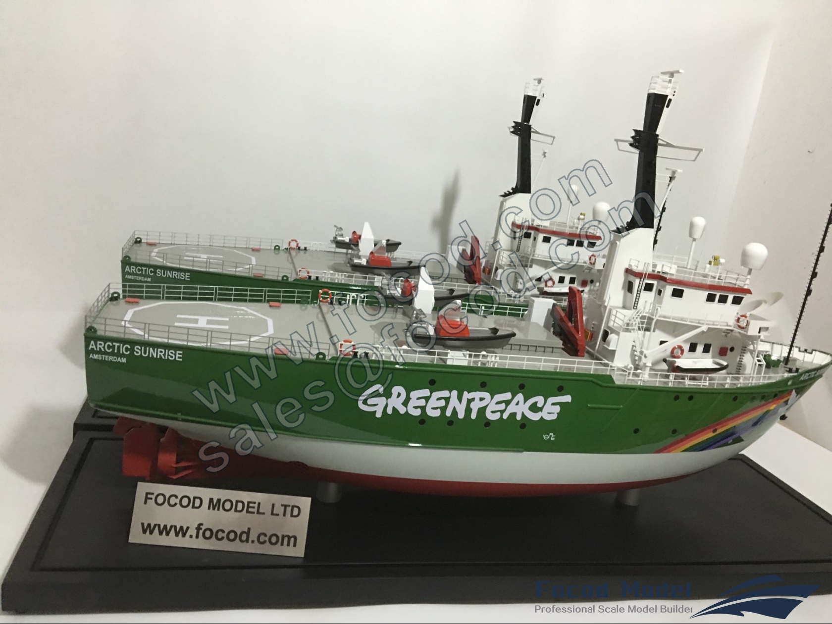 custom made model of Arctic Research boat
